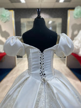 Load image into Gallery viewer, Lara👗 Off-White / 8-9 years
