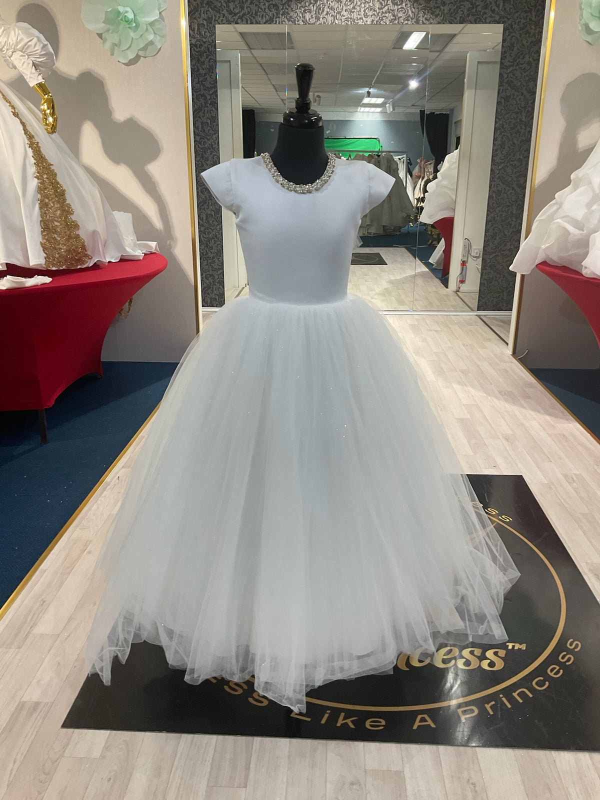 Emilia👗 Off-White / 9-10