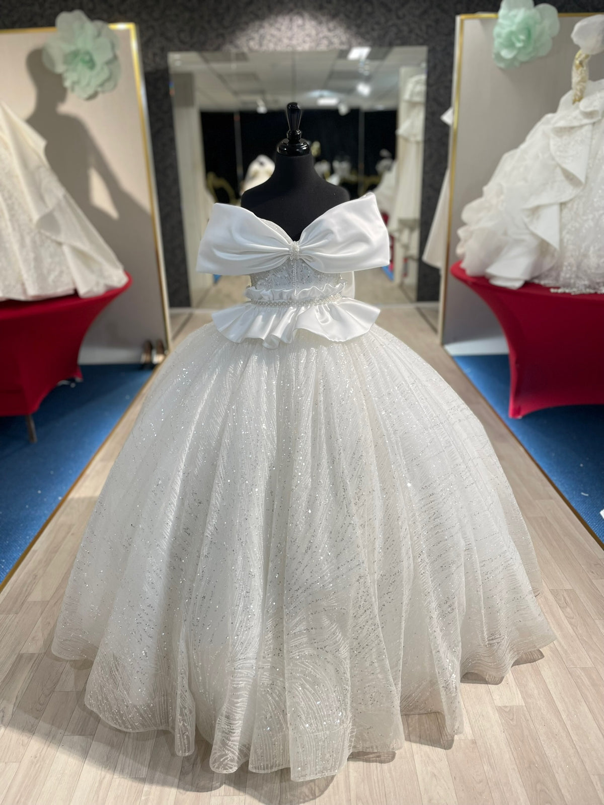 Cora👗 Off-White / 8-10 Years