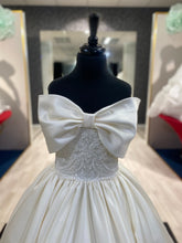 Load image into Gallery viewer, Agata👗 Ivory / 5-7 years
