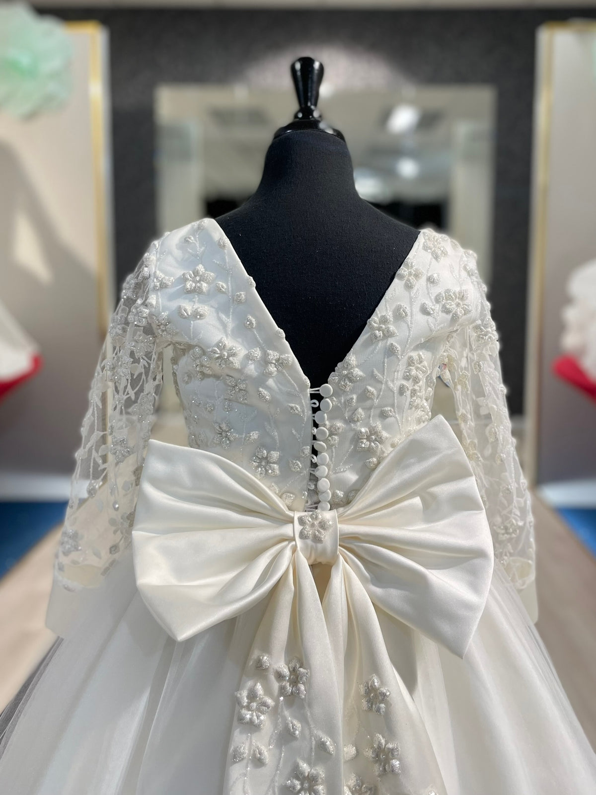 Suzanna👗OPS / Ivory