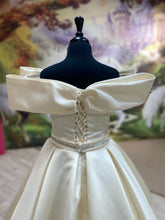 Load image into Gallery viewer, Becky👗 15-16 years
