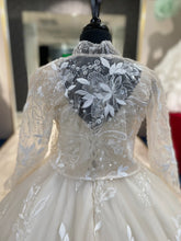 Load image into Gallery viewer, Francesca👗 Ivory / 11-12 years
