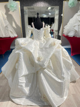 Load image into Gallery viewer, Rosallia👗 Raw Silk / OFK
