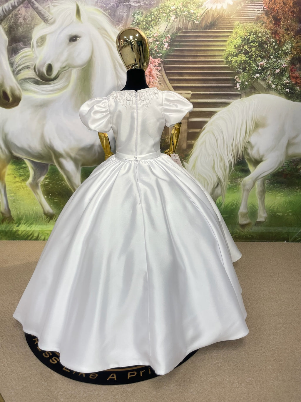 Sutton👗 White / S36