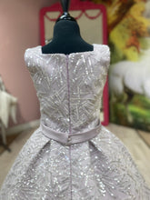 Load image into Gallery viewer, Claire👗 12-13 Years

