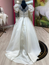 Load image into Gallery viewer, Sinead👗OPS / Ivory
