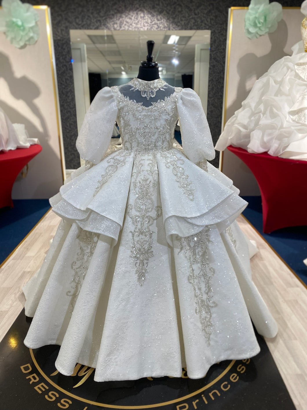 Kylie👗 Off-White / OFK / 8-10 years