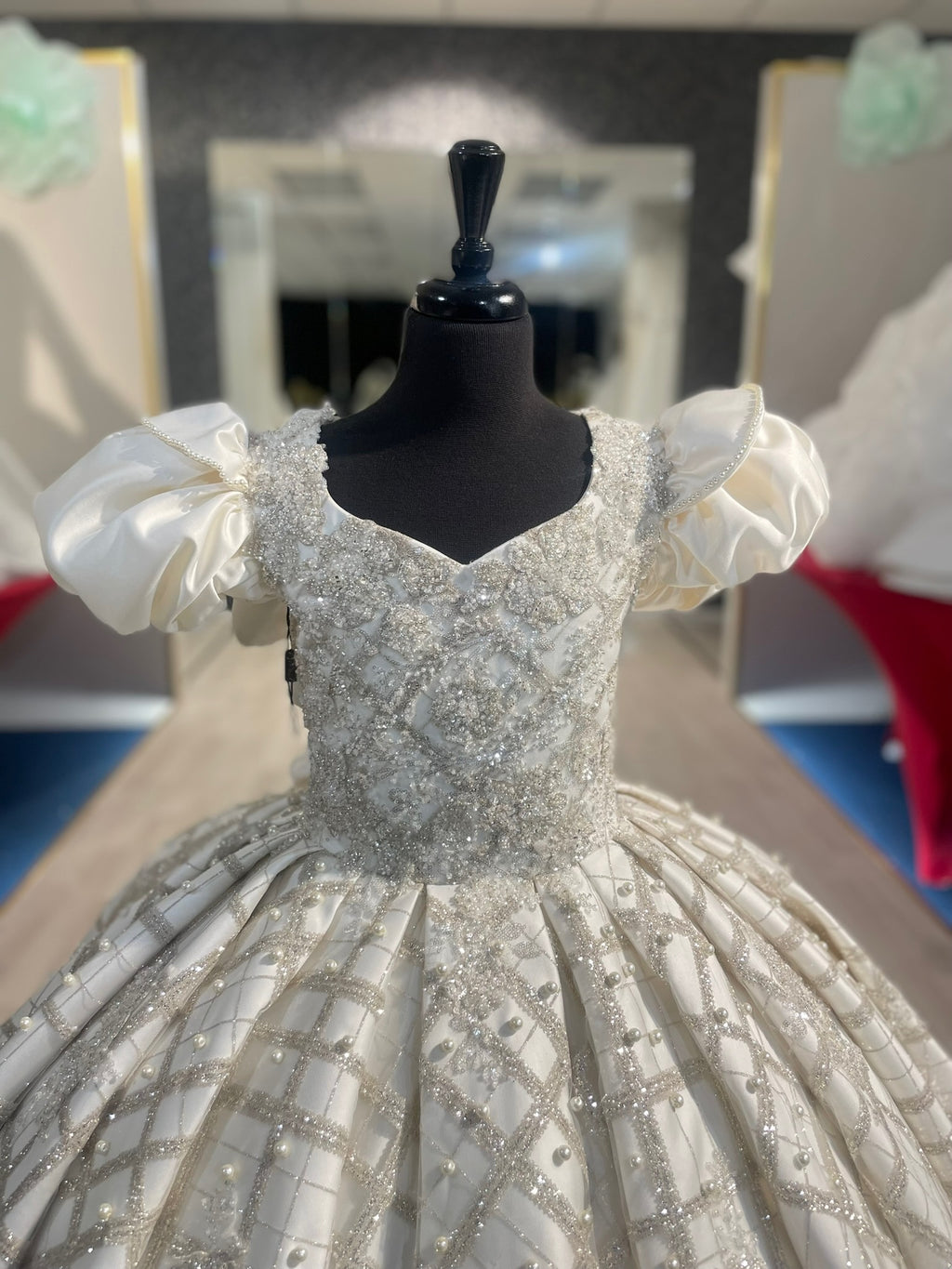 Jewel👗 Ivory/Gold / 8-10 Years