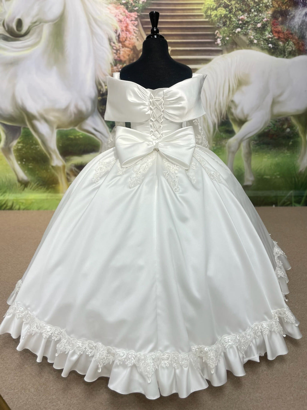 Alicia👗 Off-white / 9-10 Years