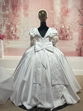 Load image into Gallery viewer, Susan👗 White / 10-11 Years
