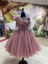 Load image into Gallery viewer, Beth👗 11-12 years

