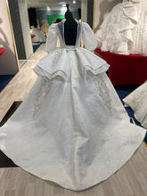 Load image into Gallery viewer, Kylie👗 Off-White / OFK / 8-10 years
