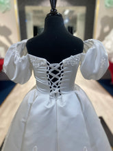 Load image into Gallery viewer, Khloe👗 Off-White / 7-9 years
