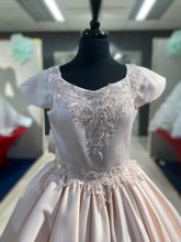 Load image into Gallery viewer, Lauren👗 14-15 years
