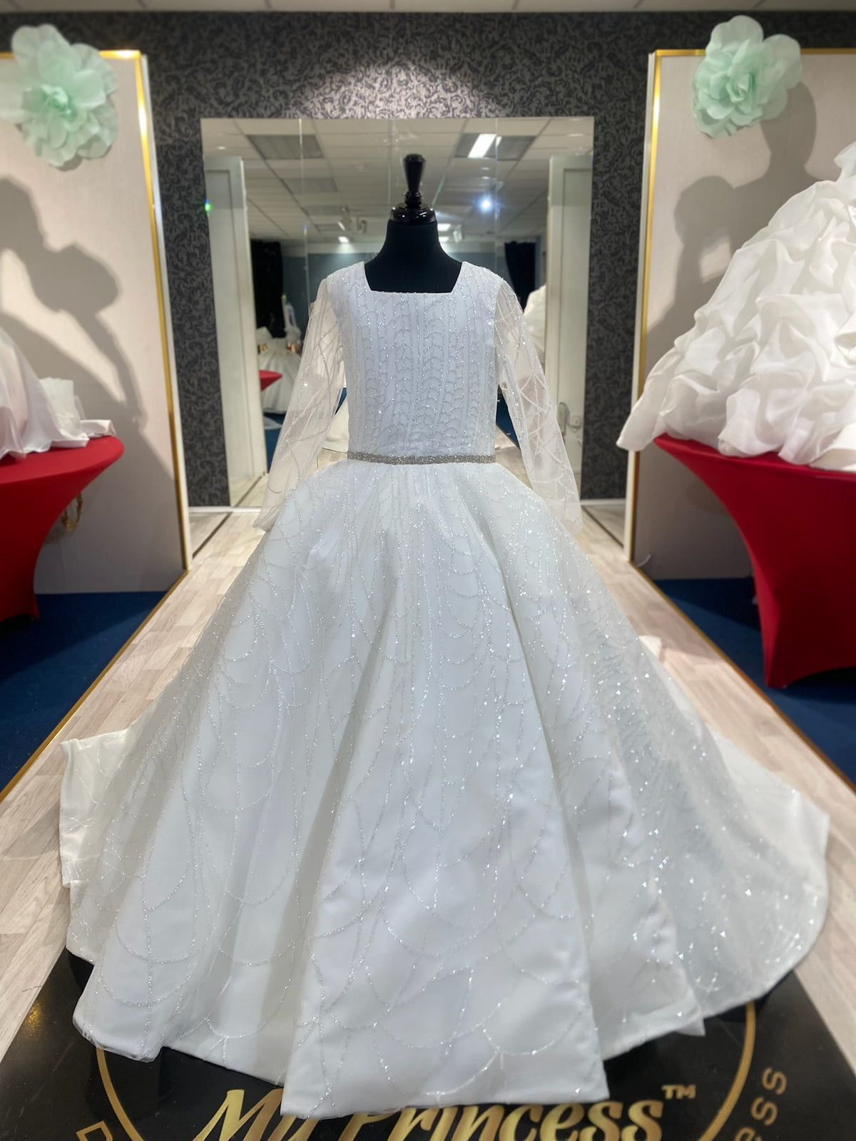 Sparkle👗 Off-White / 5-6 years