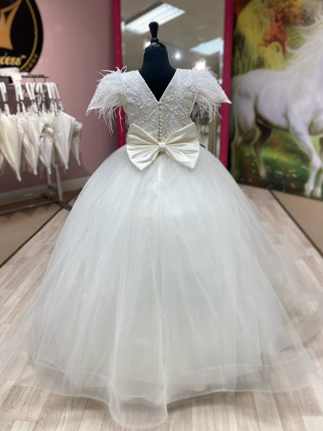 Sherry👗 Ivory