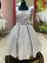 Load image into Gallery viewer, Claire👗 12-13 Years
