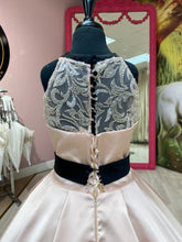Load image into Gallery viewer, Katie👗 11-12 Years (bigger waist)
