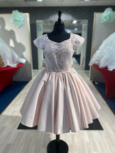 Load image into Gallery viewer, Lauren👗 14-15 years
