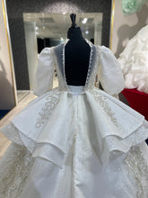 Load image into Gallery viewer, Kylie👗 Off-White / OFK / 8-10 years
