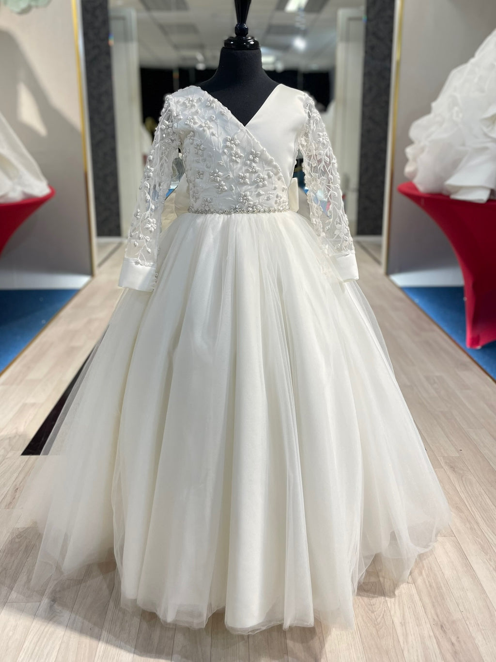 Suzanna👗OPS / Ivory