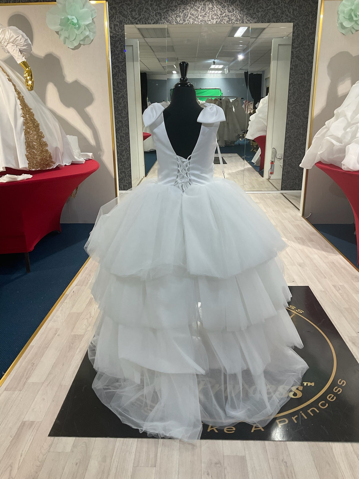 Sawyer👗 Off-White / 10-12 years