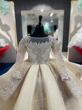 Load image into Gallery viewer, Cleo👗 LT Skin / OFK / 9-11 years

