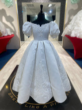 Load image into Gallery viewer, Khloe👗 Off-White / 7-9 years
