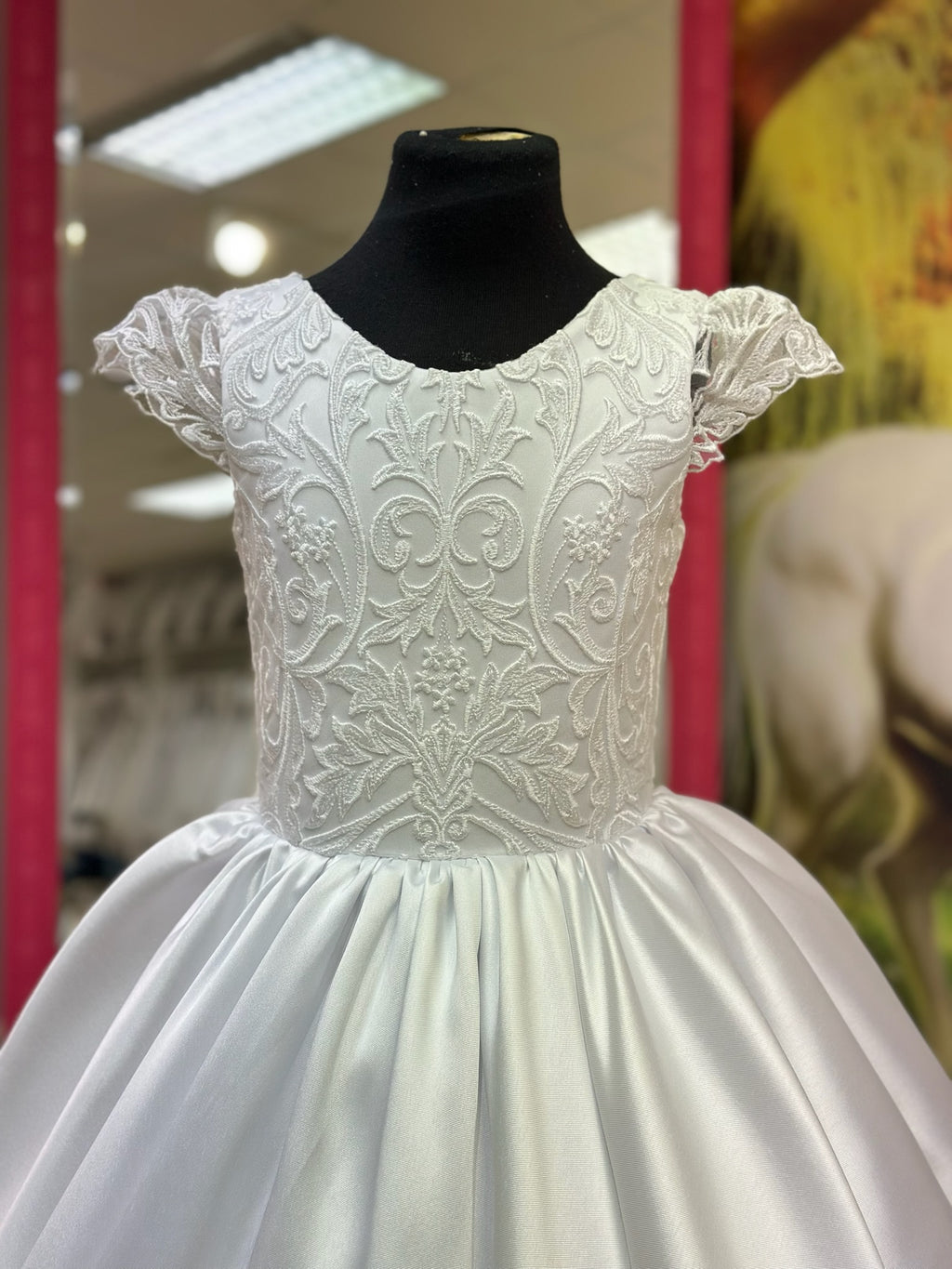 Naomi👗 White / 8-9 Years