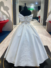 Load image into Gallery viewer, Agata👗 Ivory / 5-7 years
