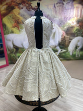 Load image into Gallery viewer, Kim👗 13-14 years
