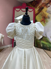 Load image into Gallery viewer, Sinead👗OPS / Ivory
