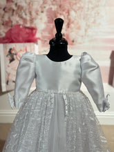 Load image into Gallery viewer, Christening Dress (0-3 months)
