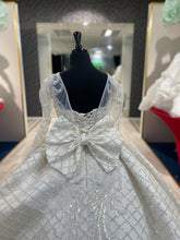 Load image into Gallery viewer, Zoey👗 Ivory / OFK / 7-8 years
