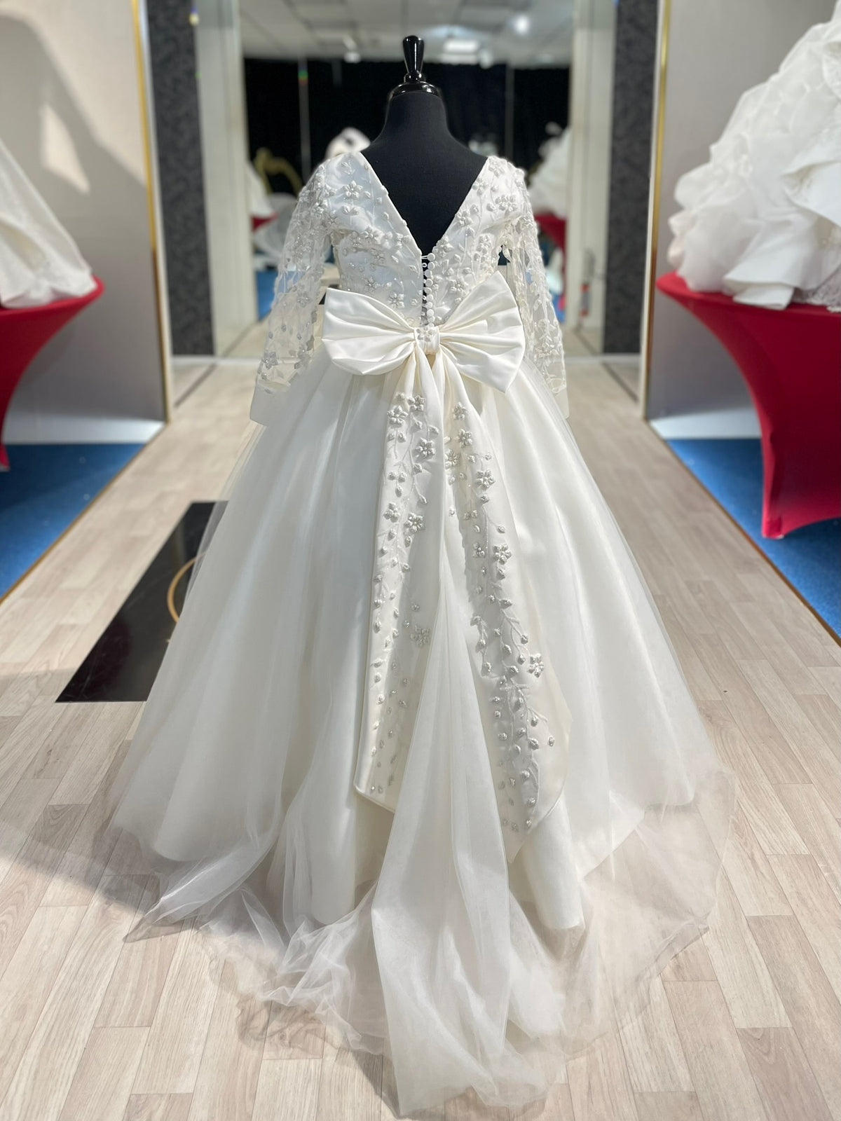 Suzanna👗OPS / Ivory