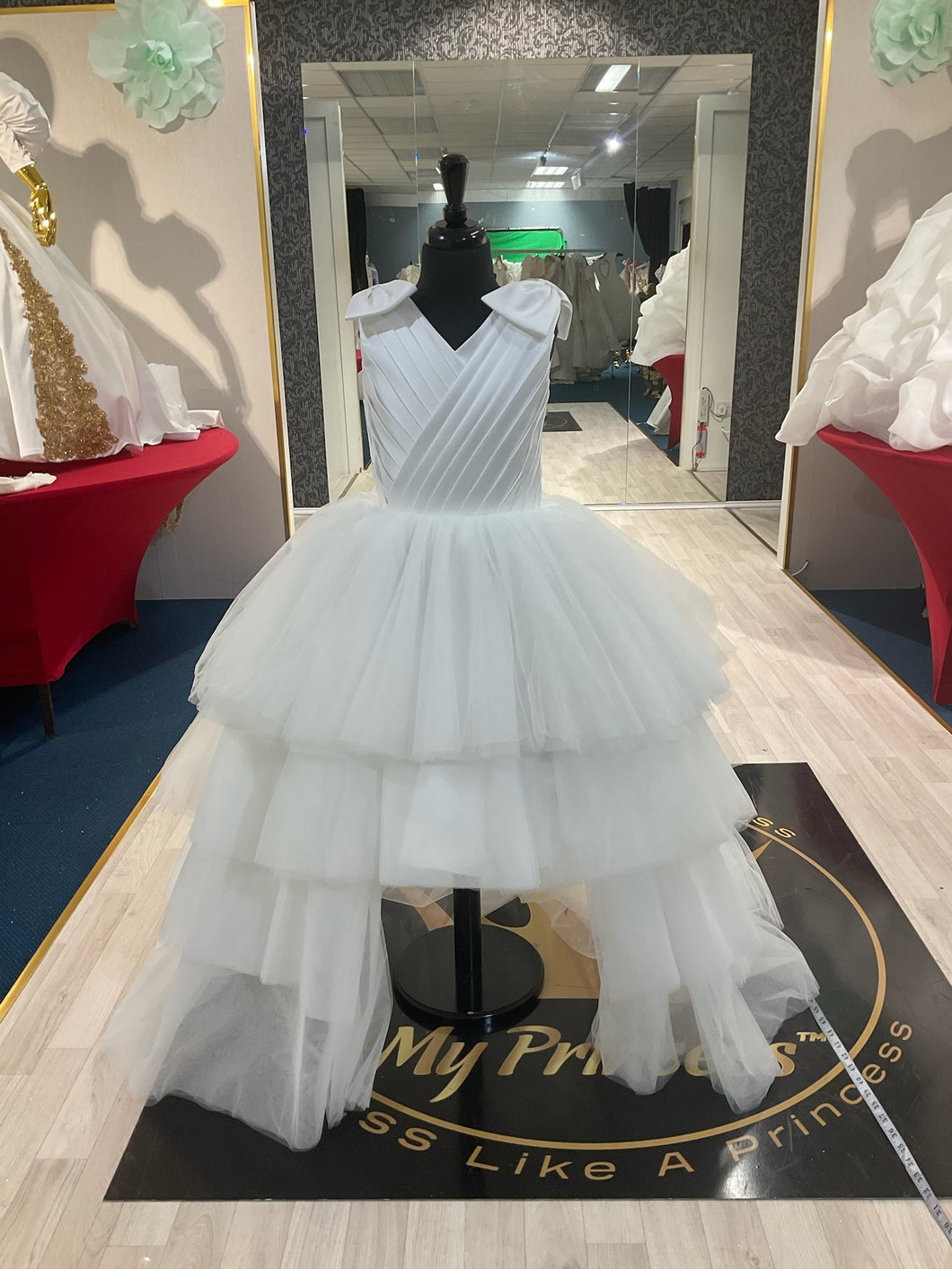 Sawyer👗 Off-White / 10-12 years