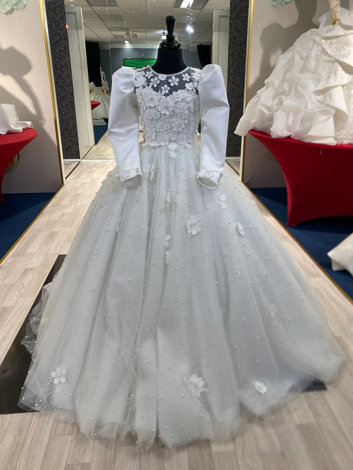 Clarabella👗 Off-White / 7-8 years