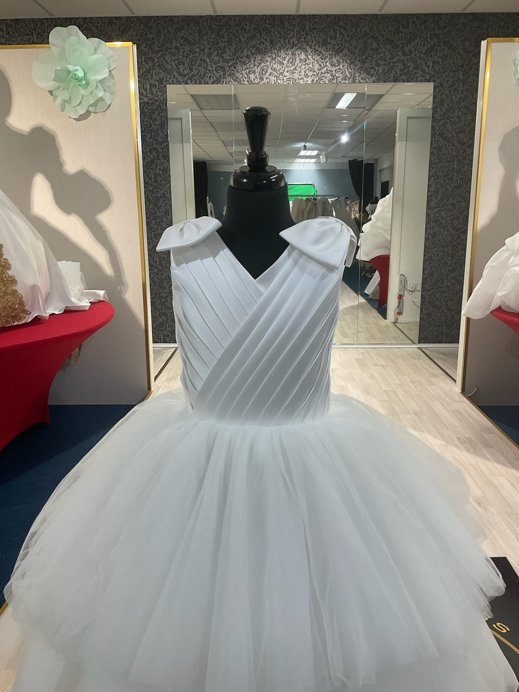 Sawyer👗 Off-White / 10-12 years