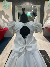 Load image into Gallery viewer, Emma👗 Ivory / 9-11 years
