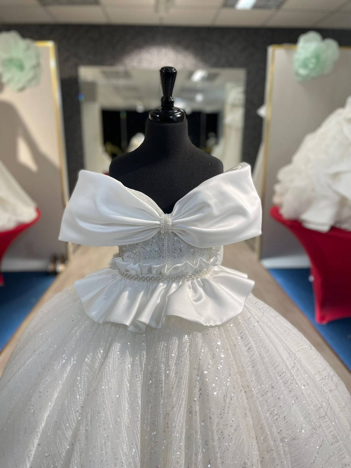 Cora👗 Off-White / 8-10 Years
