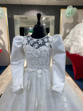 Load image into Gallery viewer, Clarabella👗 Off-White / 7-8 years
