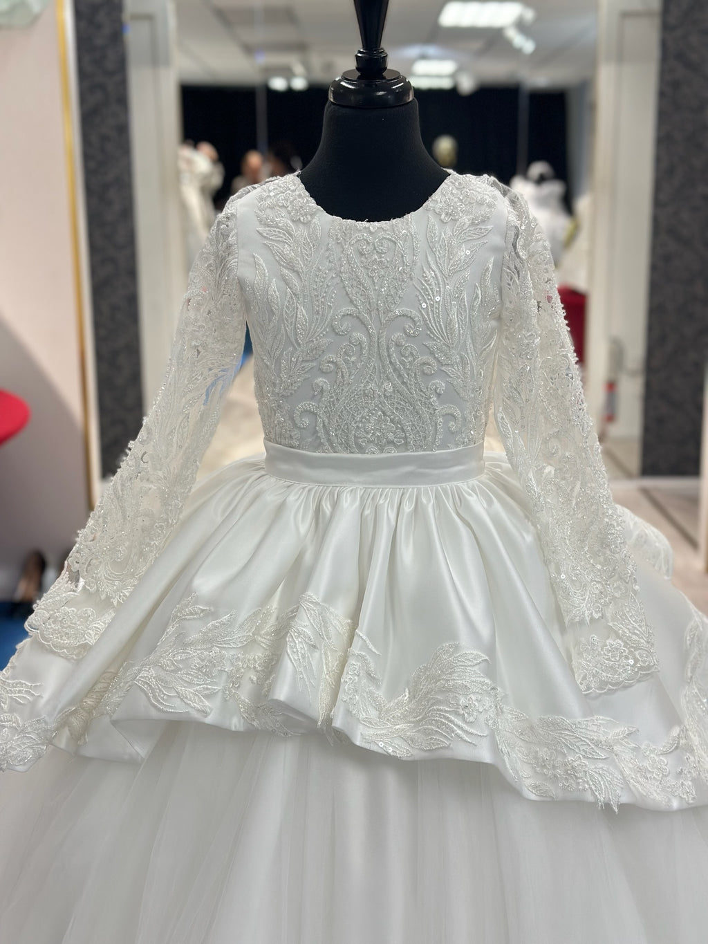 Julia👗Off-White / 7-8 Years