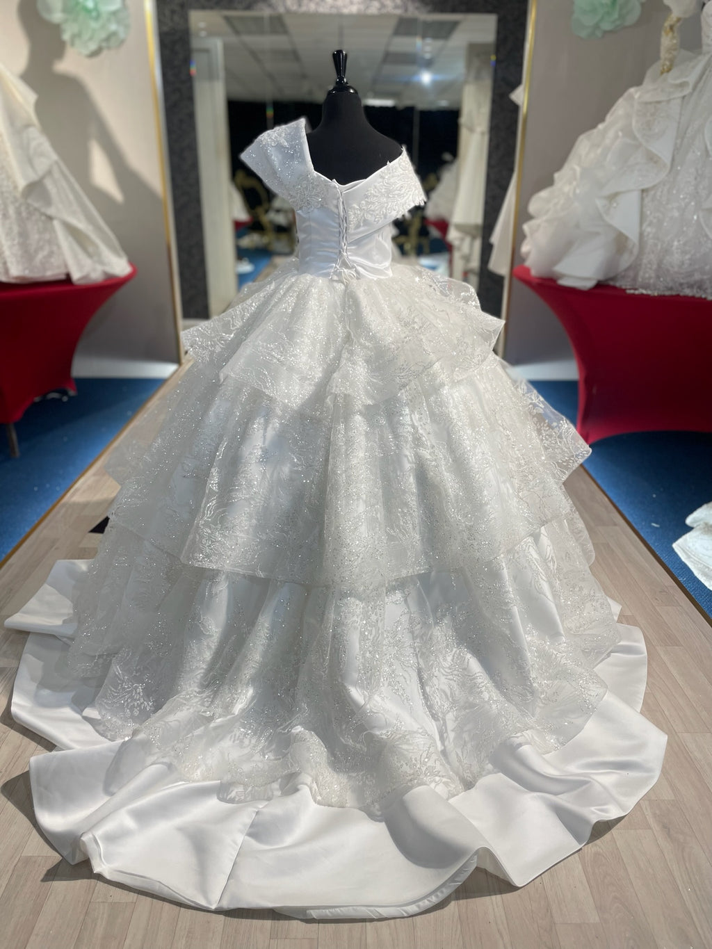 Janice👗 Off-White / 10-12 Years
