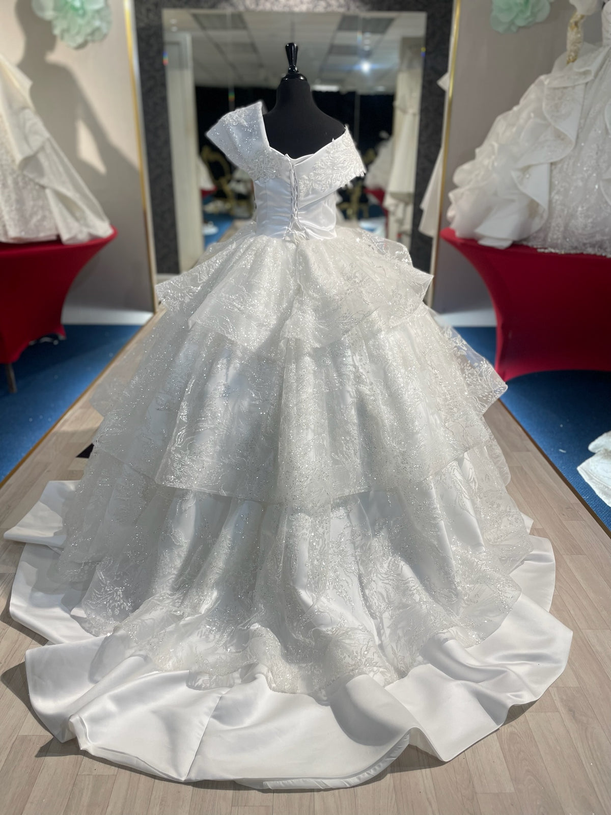 Janice👗 Off-White / 10-12 Years